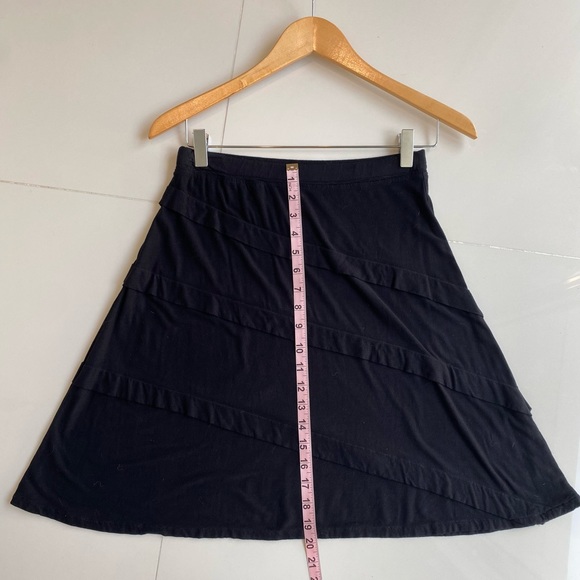 A line diagonal detail black skirt Small - Picture 3 of 4